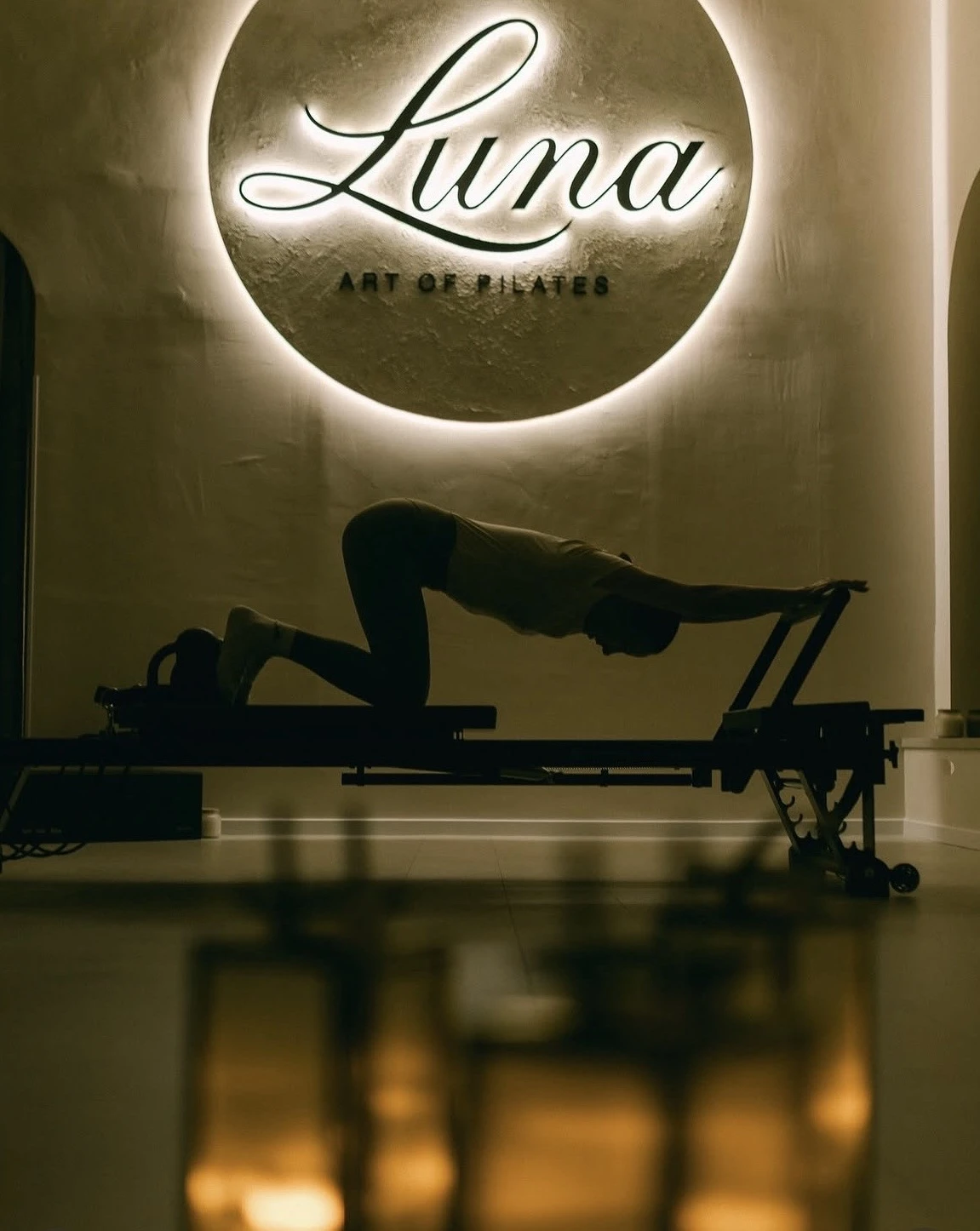 Luna Art of Pilates – világító logó