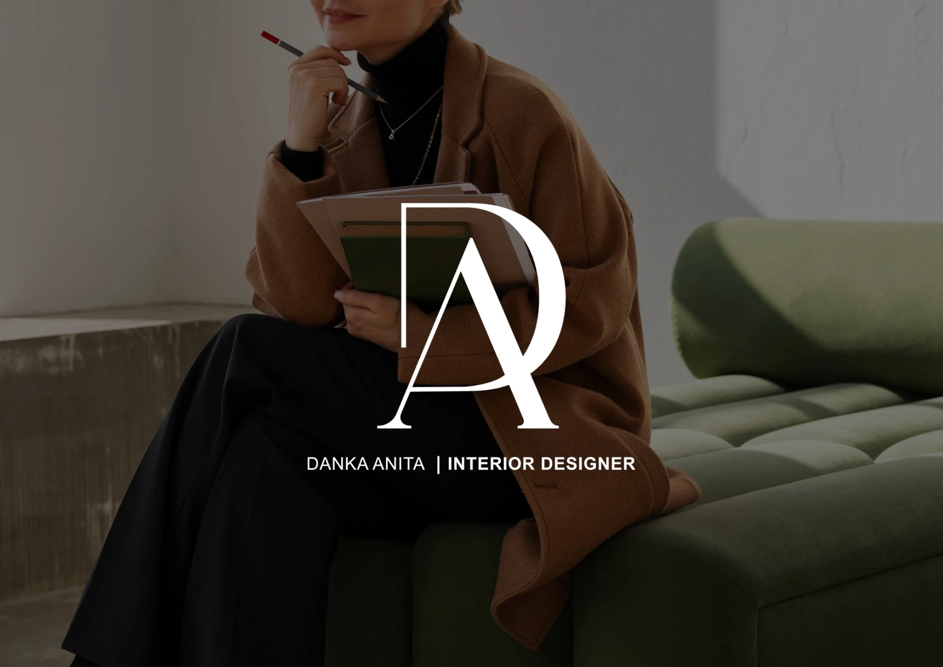 Danka Anita interior designer DA monogramos logója